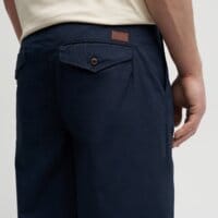 Spodnie męskie TIMBERLAND SPODNIE POPLIN ONE PLEATED CHINO tbc0yhpt4331 kolor granatowy